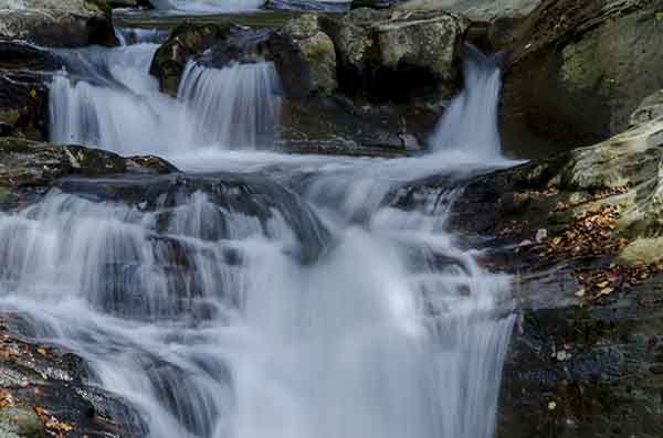 Reyno de Navarra - selva de Irati 19 - cascada del Cubo.jpg